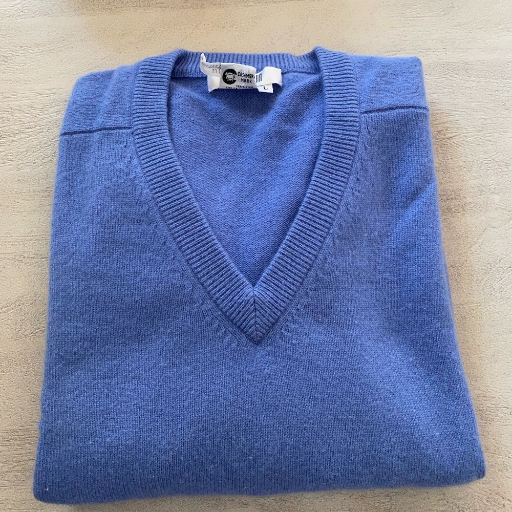 I Magnin blue cashmere v neck sweater
